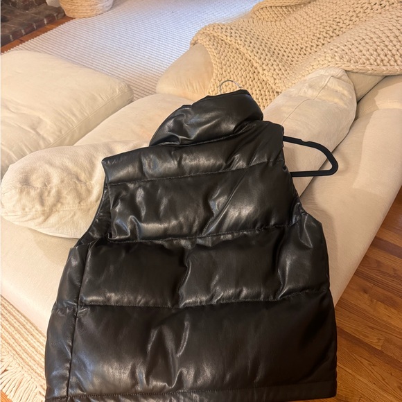 Wilfred Free Sleek Black Puffer Vest from Aritzia - Picture 4 of 4
